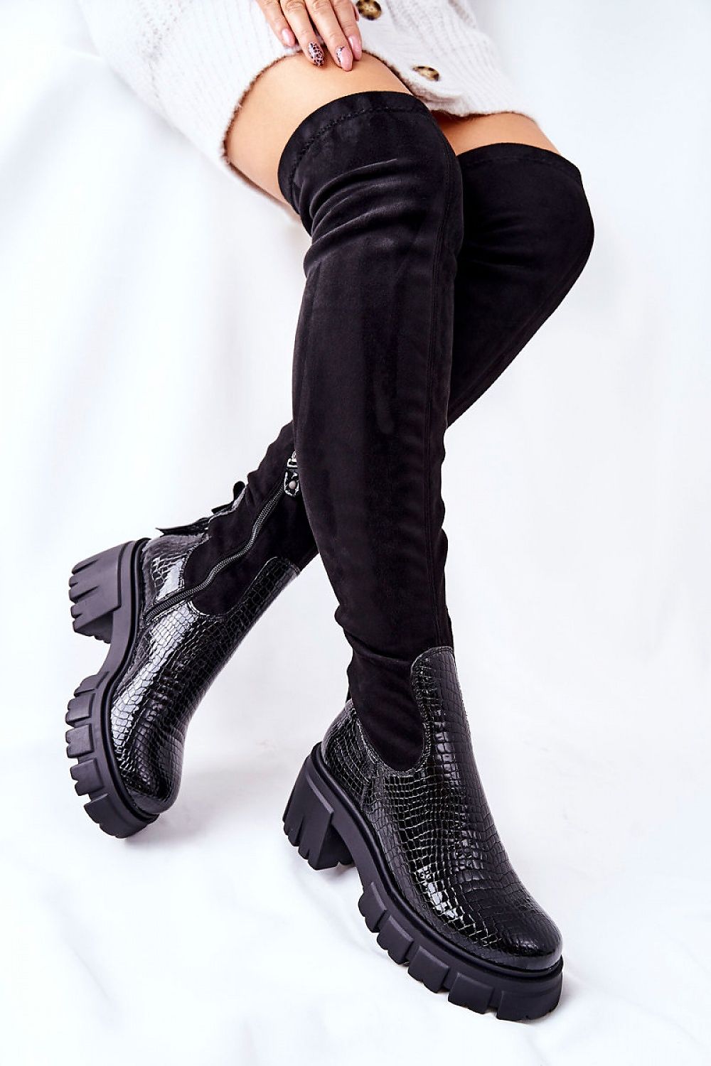 Elegantné čižmy s dekoratívnym detailom model 173444 Step in style