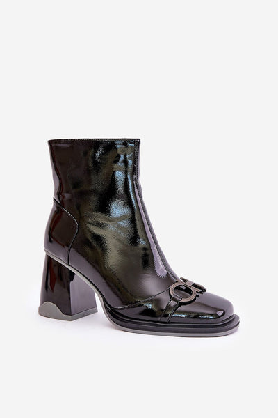 Elegantné čižmy s čiernou lesklou povrchovkou