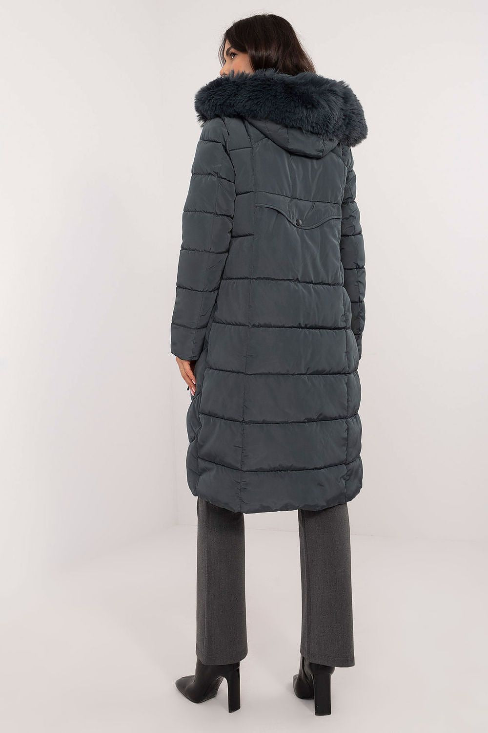 Elegantná zimná bunda s odnímateľnou kapucňou
